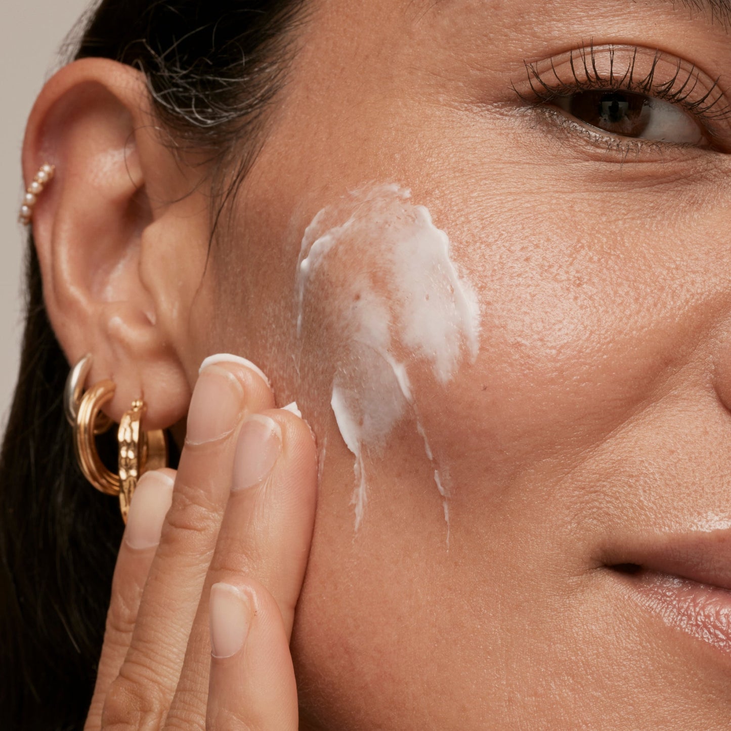 simple-skincare-cleanser-and-ceramide-moisturizer-duo-v1 INKEY_DTC_Bio-ActiveCeramide_Ppage_Model_02_dd0fc443-e441-4e82-ac65-ebe93c1b6365_1.jpg