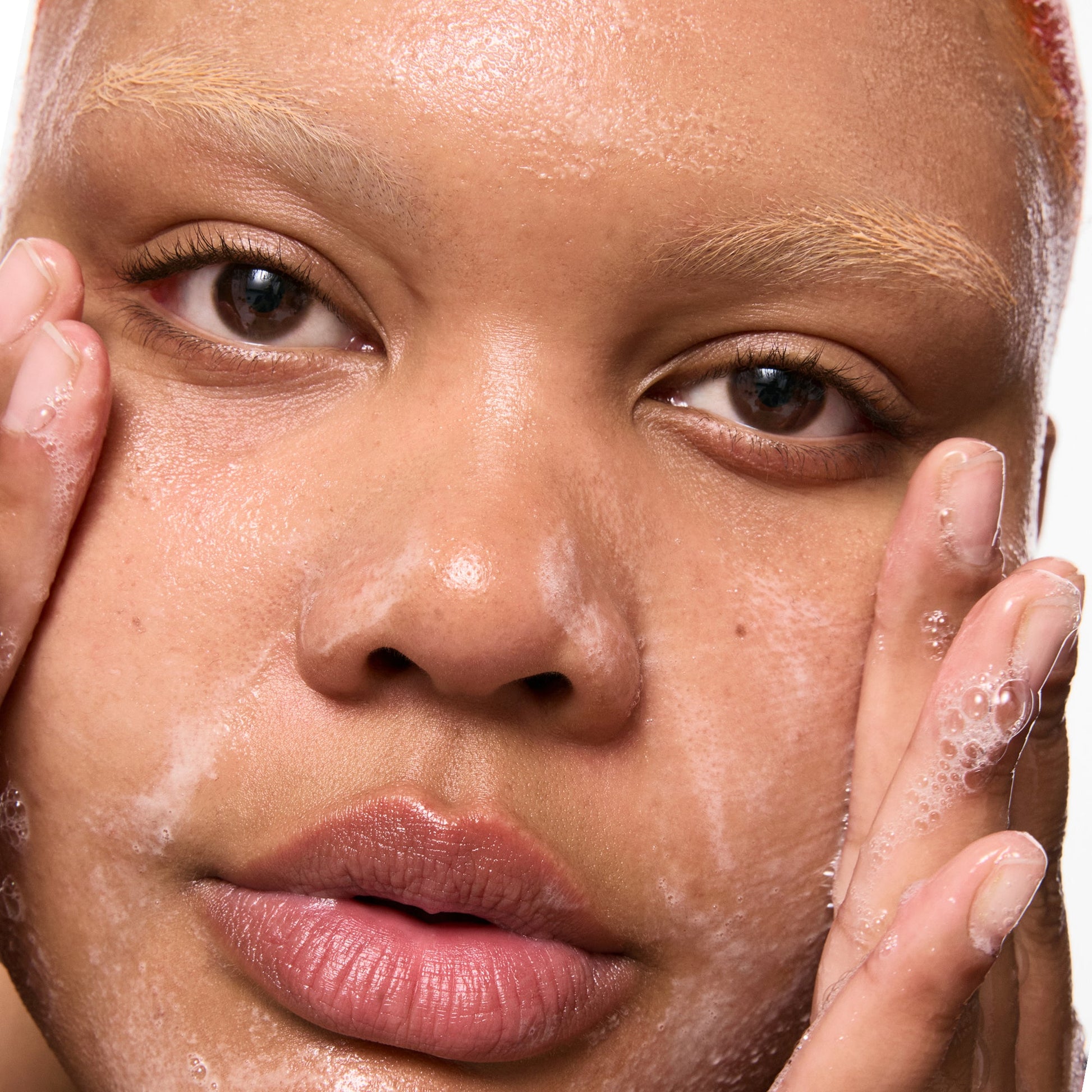 salicylic-acid-cleanser-duo-f9 Omega50_Model_2000x2000-1_ce0a3018-d6f0-4ed9-a17d-0096b80b29f6.jpg